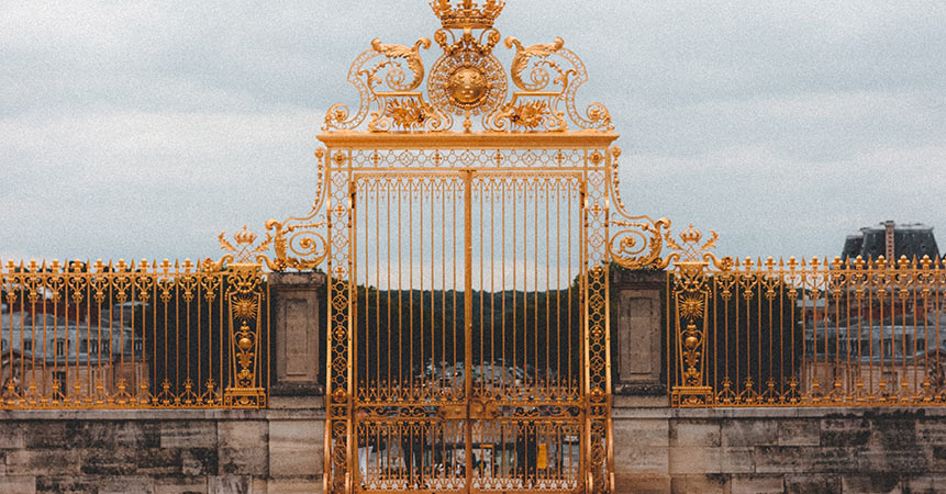 Versailles «marche dans les pas de la capitale»