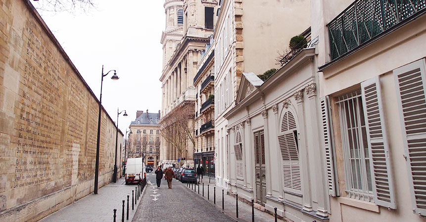 Rue Férou à Paris, ce repaire de génies et d'esthètes où les biens se vendent à prix d'or