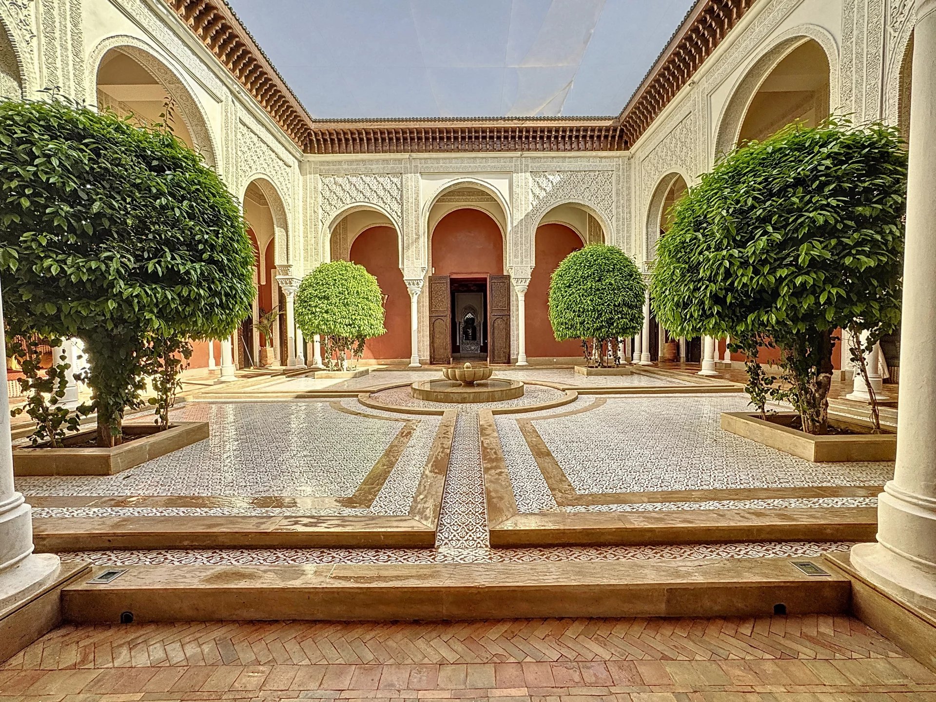 LUXURY PALACE FOR SALE IN MARRAKECH PALMERAIE – 1800 M² HIGH-END SERVICES