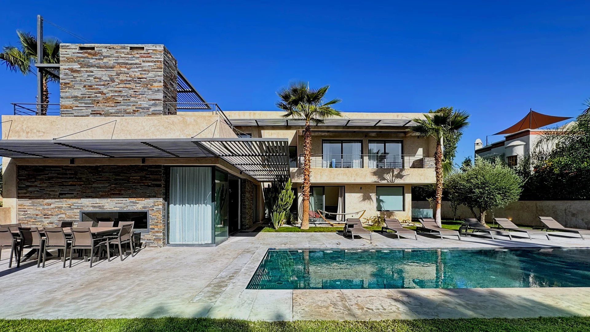 Villa contemporaine sur golf.