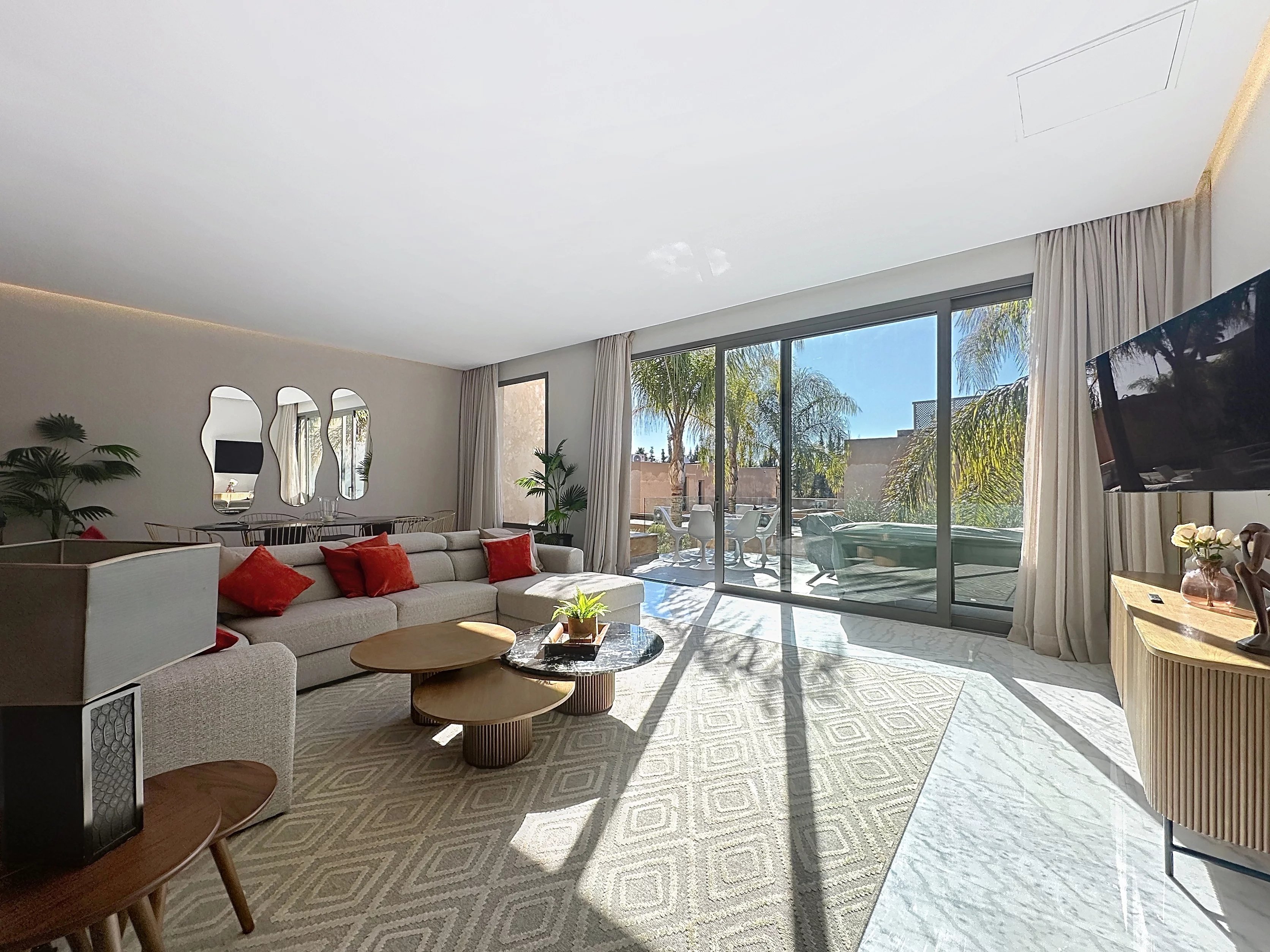 Sumptuous contemporary apartment in a vegetal resort