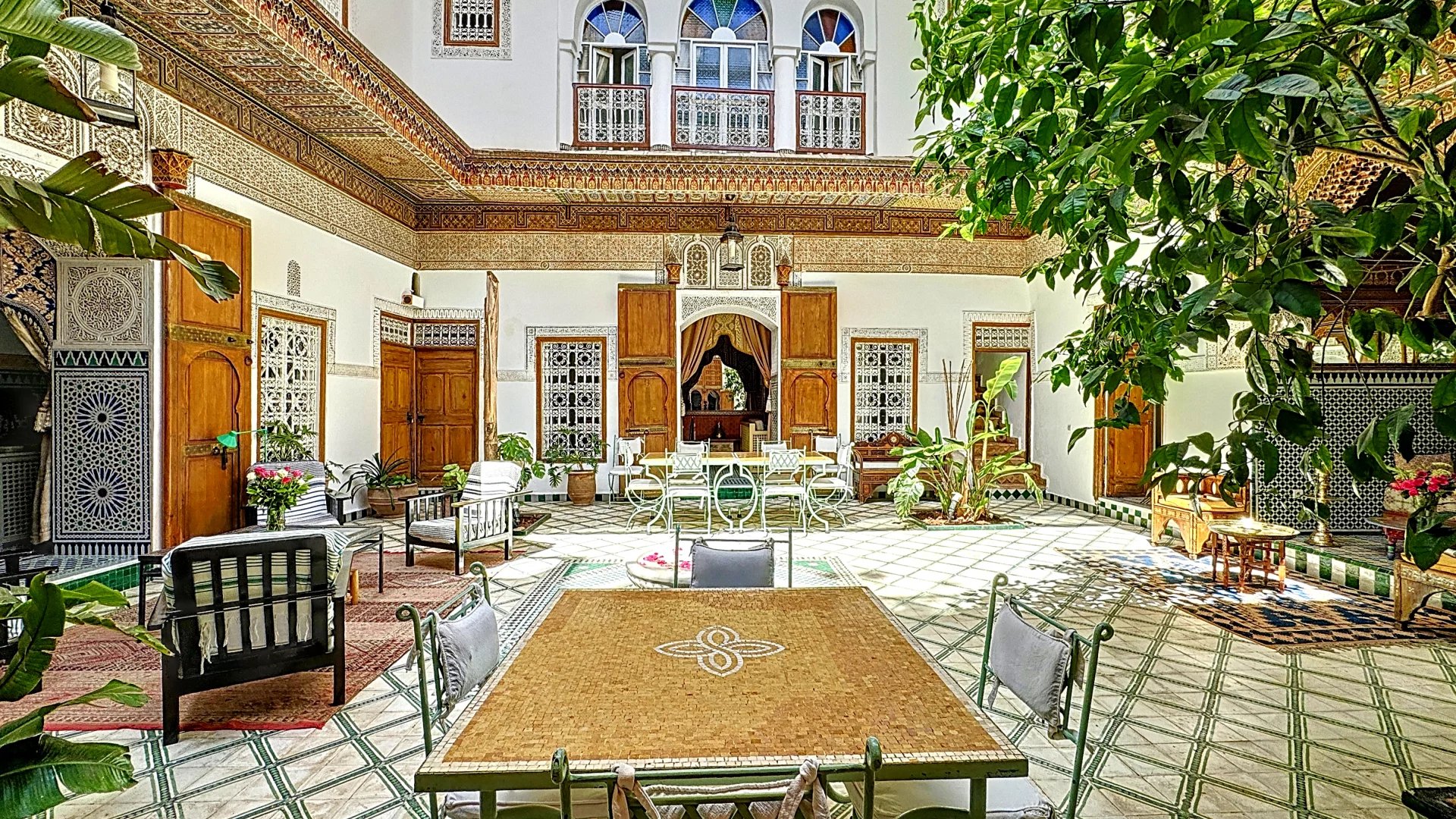 RIAD D’EXCEPTION A MARRAKECH – ZELLIGE DE FES & VUE IMPRENABLE SUR LA KOUTOUBIA