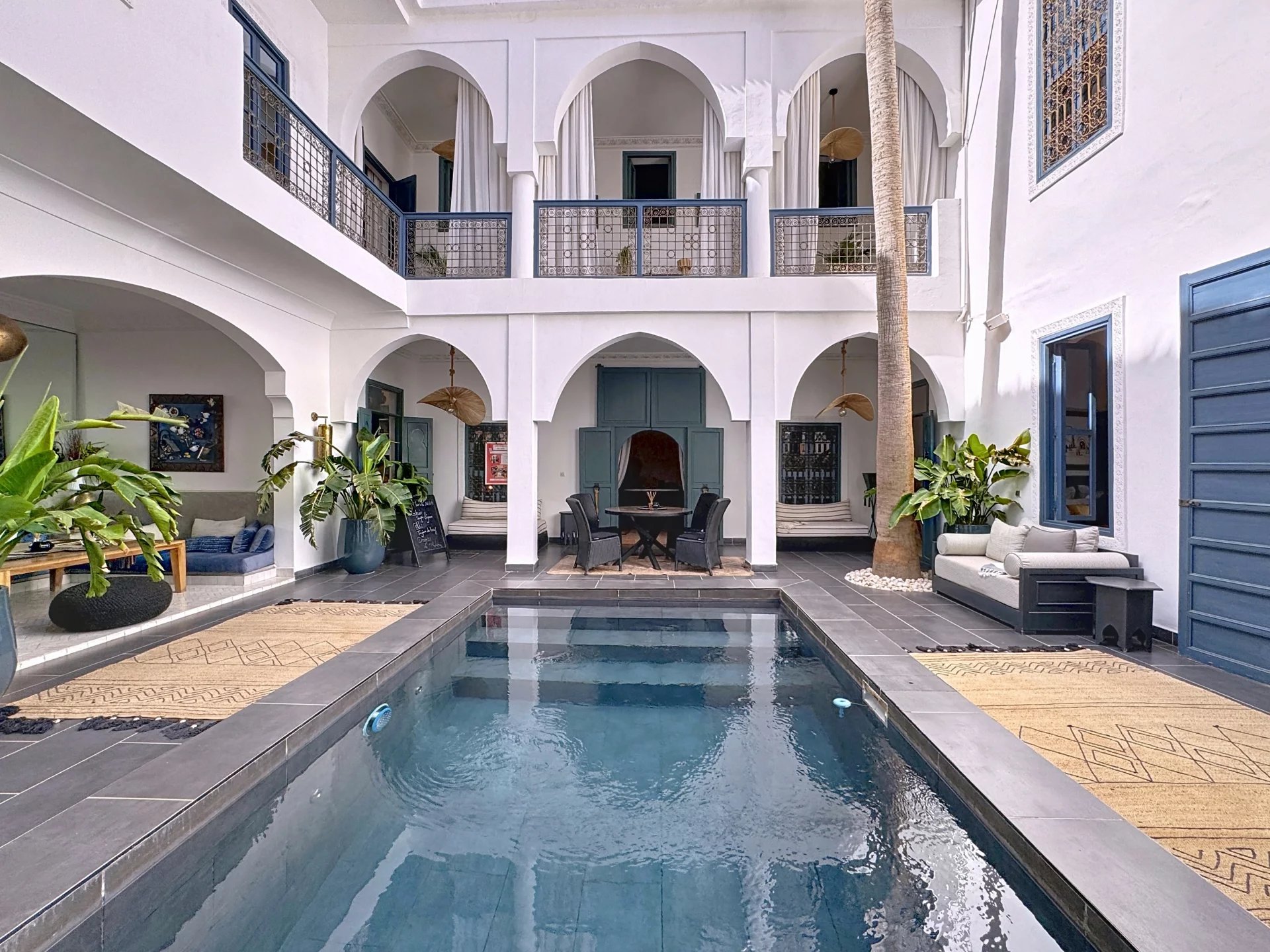 RIAD DE PRESTIGE A BAB DOUKKALA – 9 SUITES, PISCINE ET PARKING PRIVE