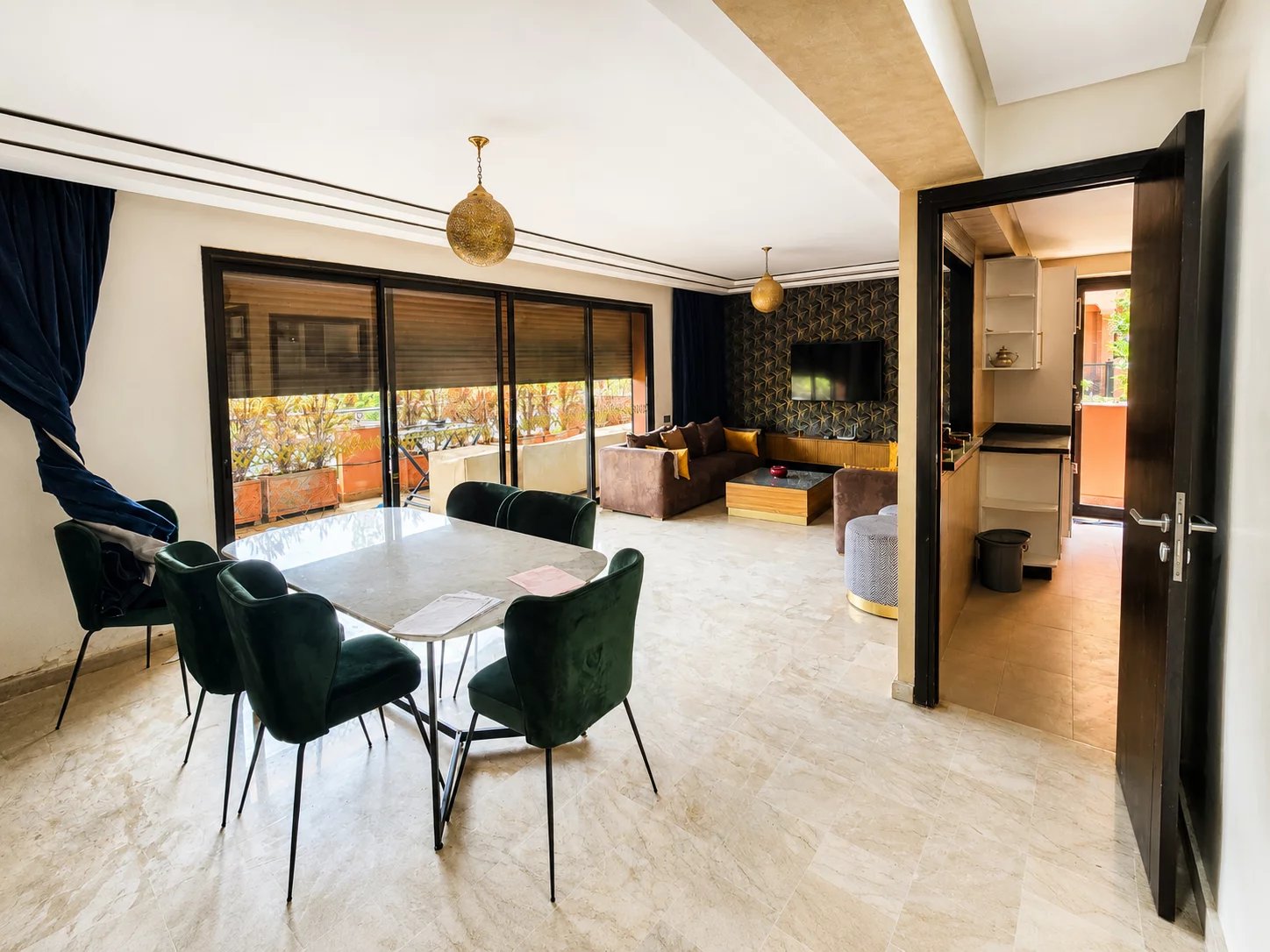 Appartement moderne avec terrasse et piscine sur le toit – Hivernage