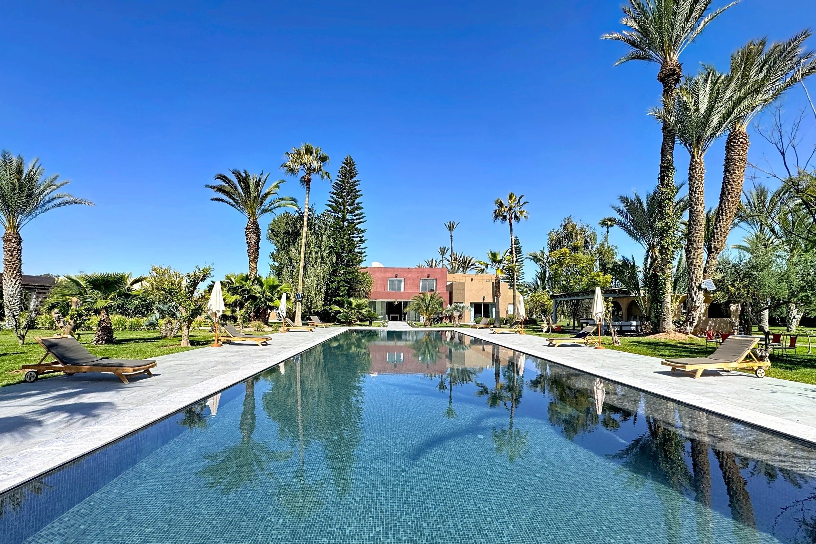 EXCEPTIONAL IN MARRAKECH: PRESTIGE VILLA WITH 9 SUITES, HEATED POOL, AND TENNIS