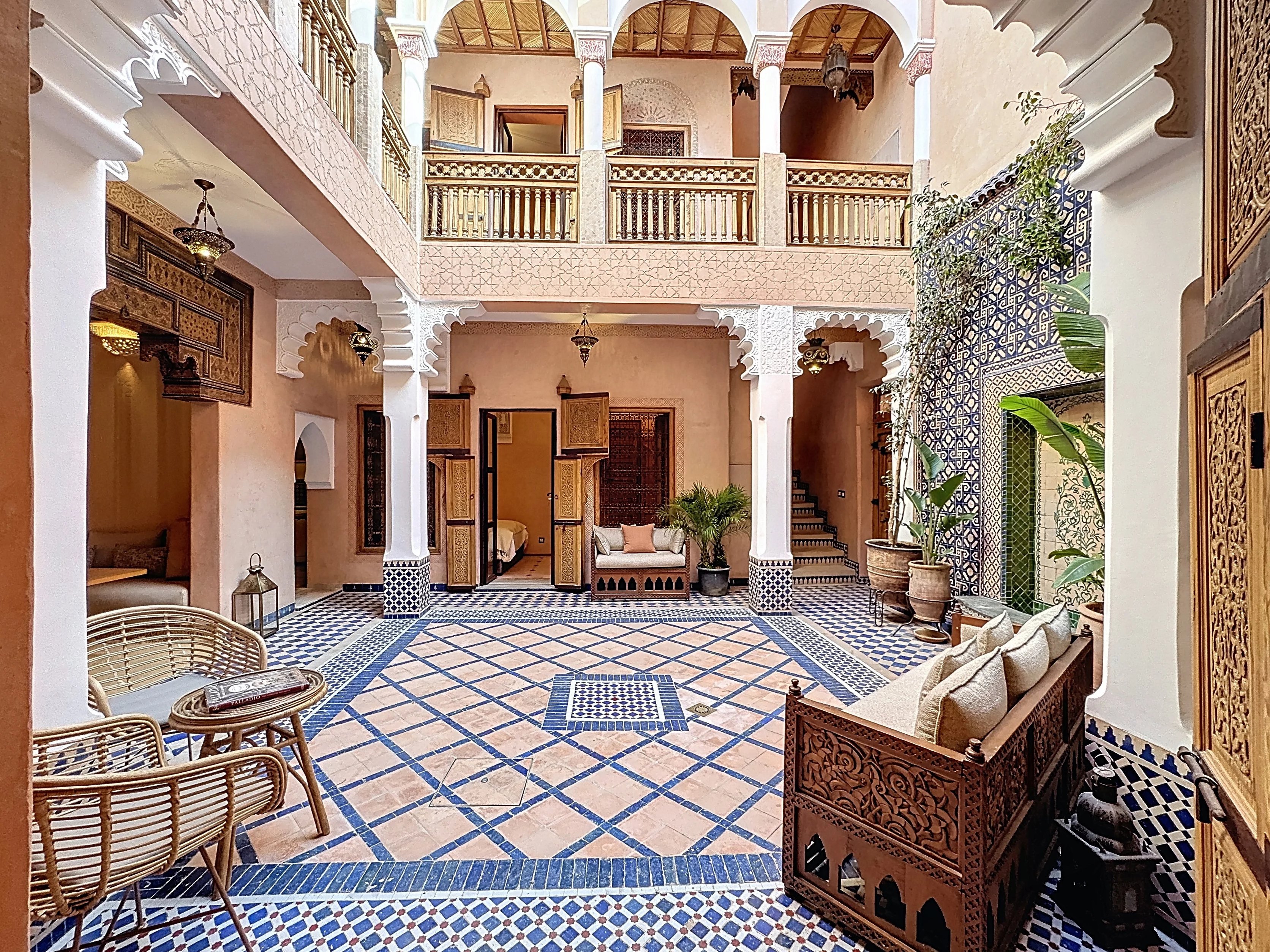 RIAD DE PRESTIGE AVEC VUE KOUTOUBIA – CHARME AUTHENTIQUE ET PRESTATIONS D’EXCEPTION