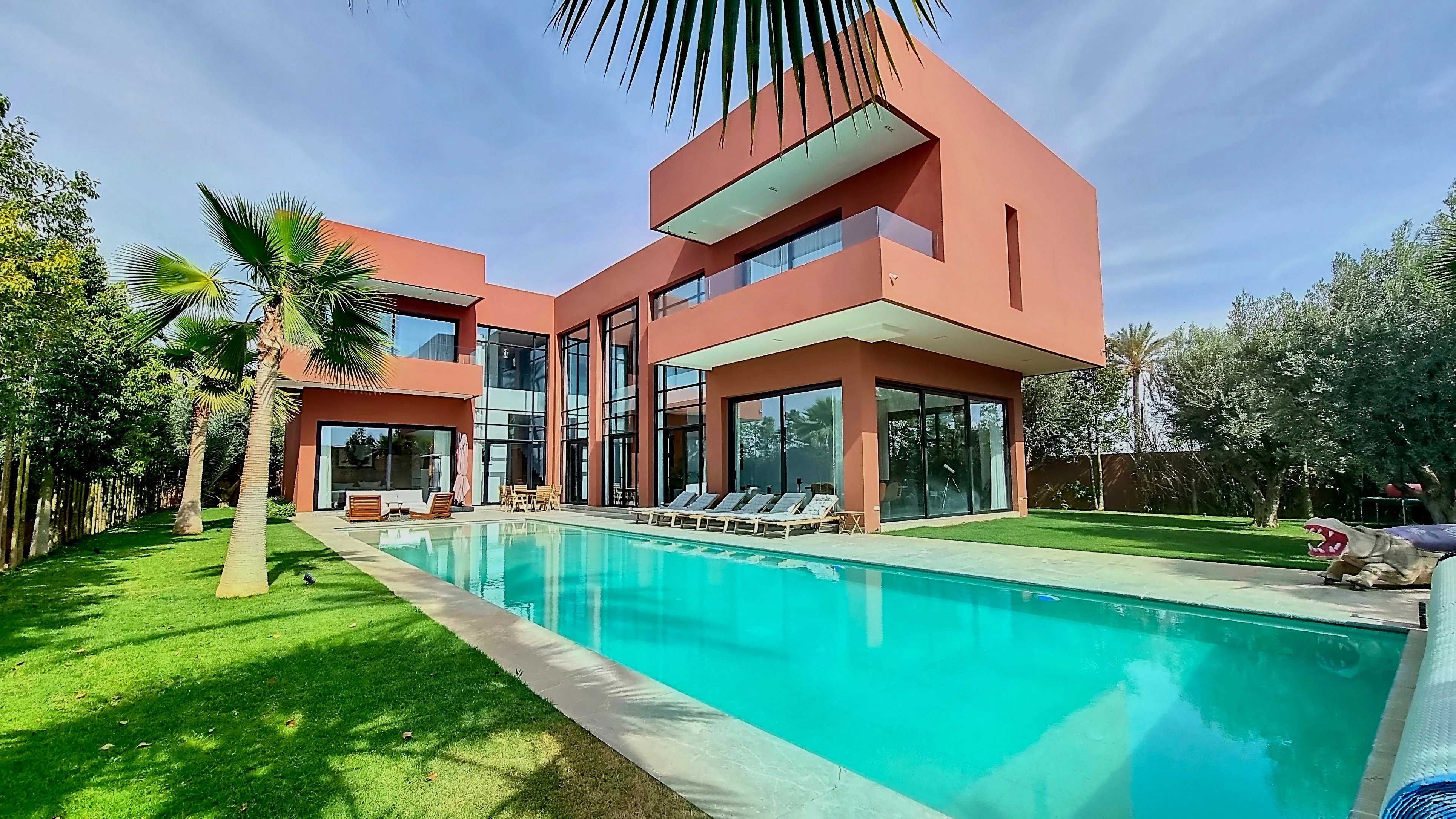 SOMPTUEUSE VILLA CONTEMPORAINE AU CŒUR D’AMELKIS