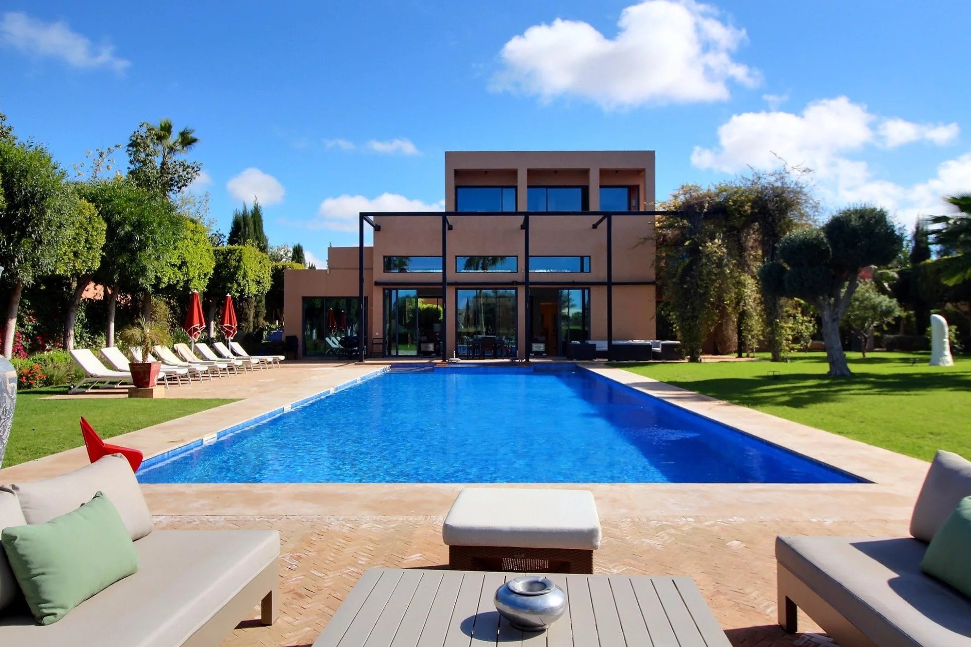 Villa contemporaine en première ligne de golf — 600 m² sur parc arboré de 3 031 m²