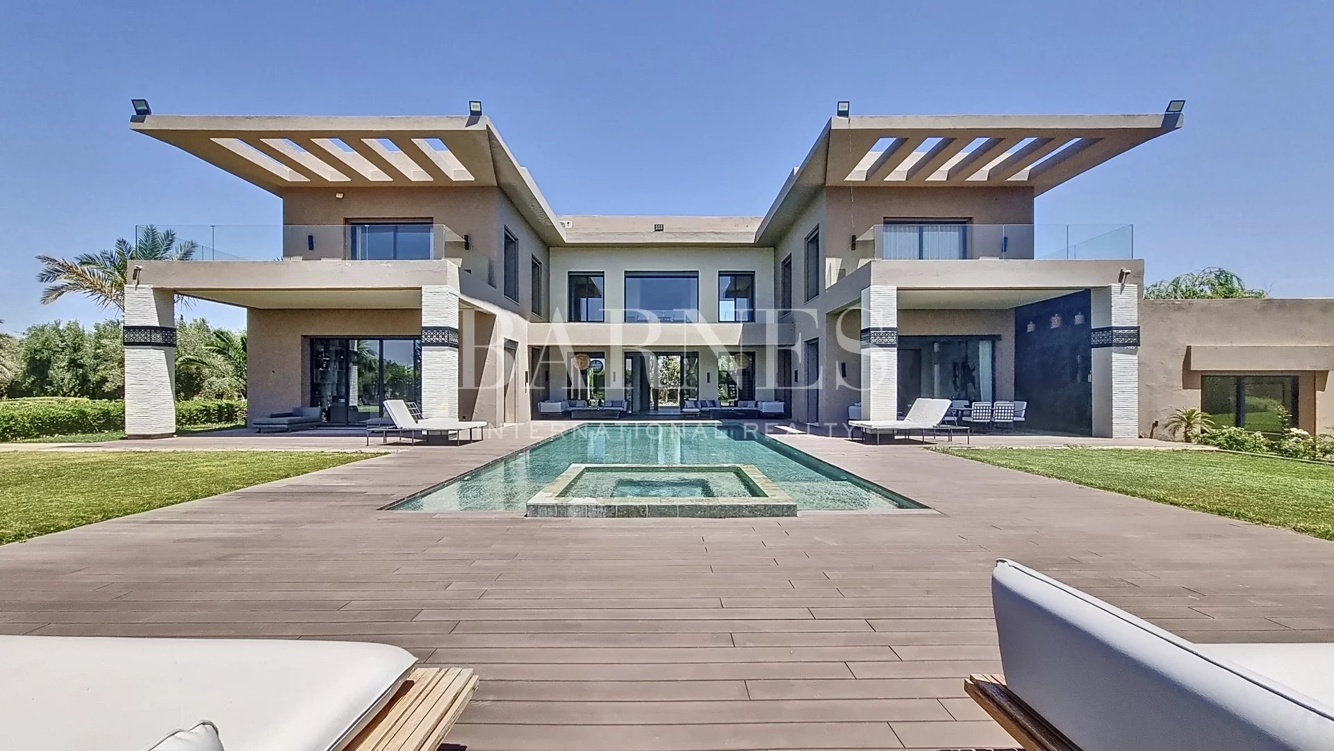 COUP DE CŒUR : MAGNIFIQUE VILLA SUR LA ROUTE DE L’OURIKA