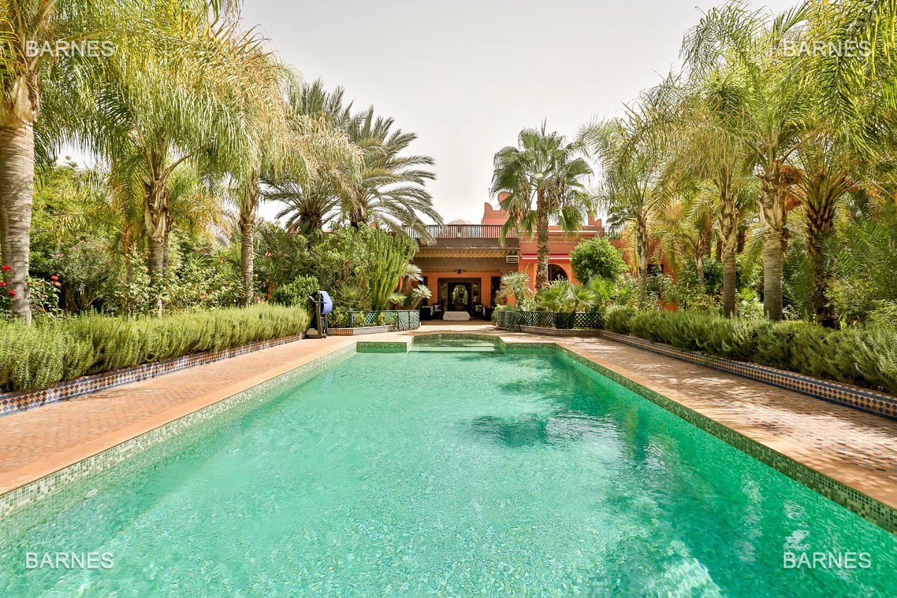 Luxurious Villa with Pool in Marrakech Oasis