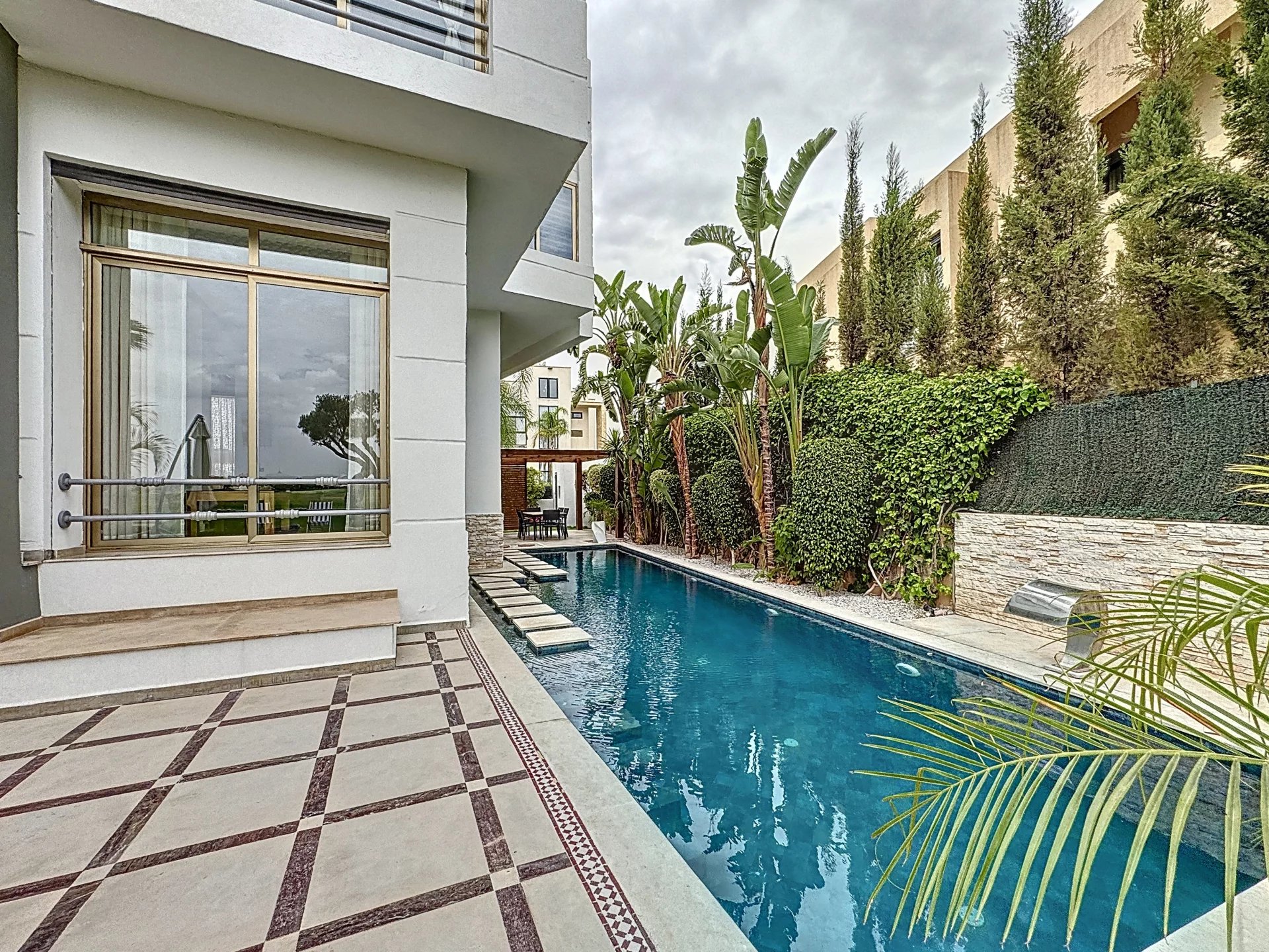 FOR SALE - PRESTIGIOUS GOLF-FRONT VILLA IN ARGAN.