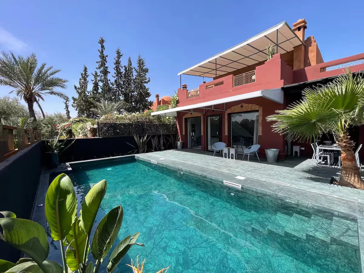 Villa de standing avec piscine sur la route de Casablanca