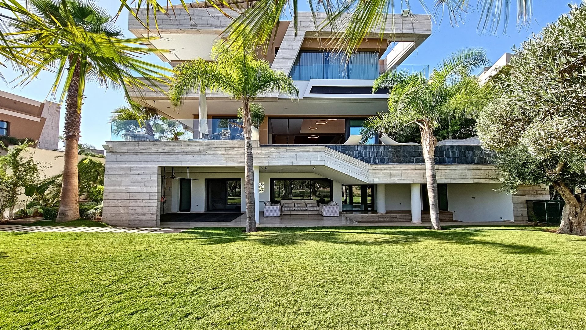 Superbe villa en première ligne de golf
