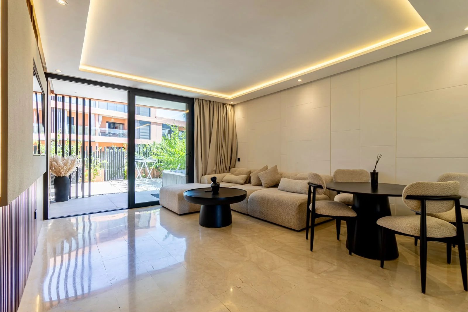 À VENDRE – APPARTEMENT 2 CHAMBRES DANS UNE RESIDENCE AVEC PISCINE