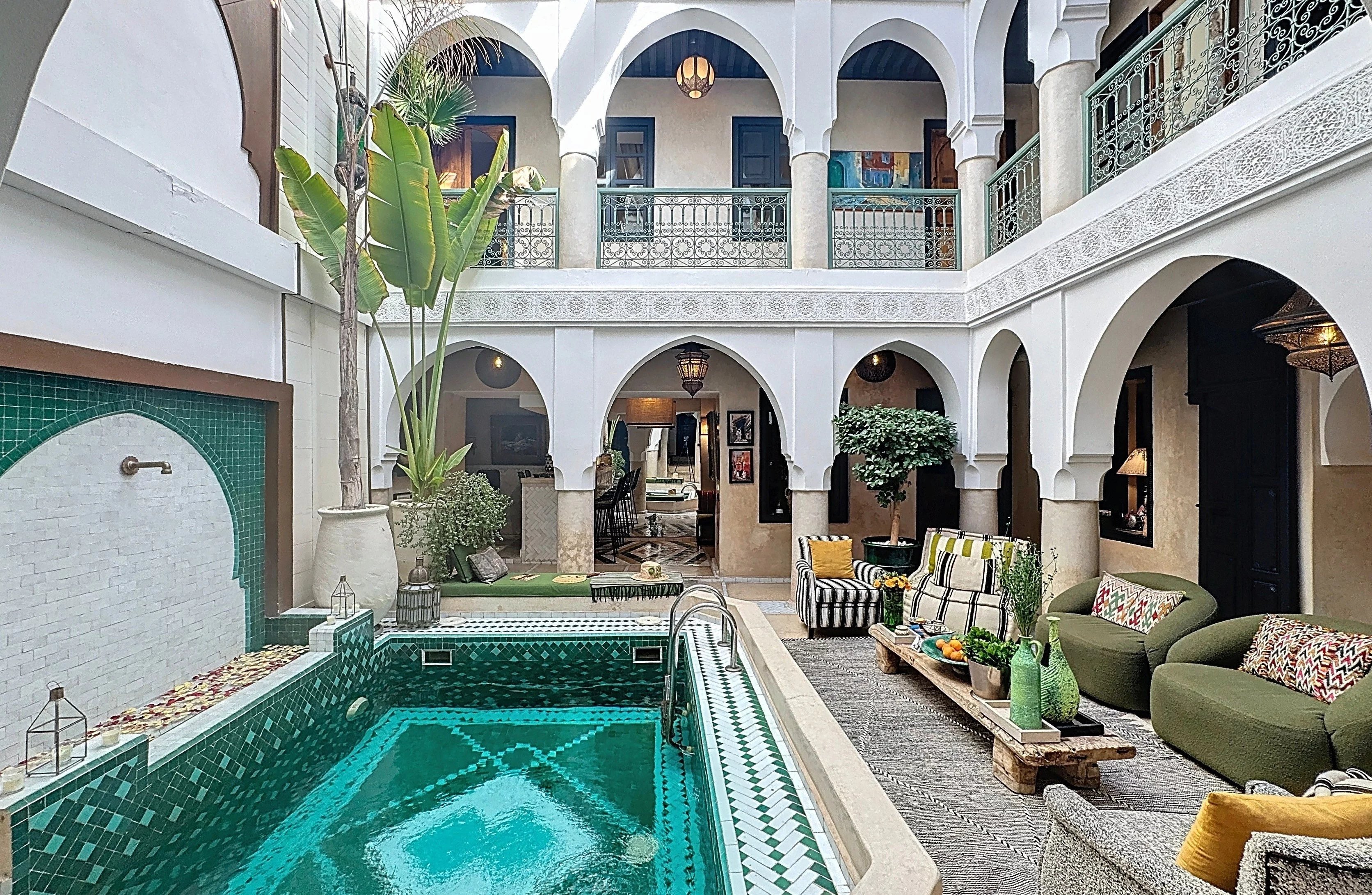 SUPERB LUXURY RIAD FOR SALE IN THE MEDINA OF MARRAKECH - 5 BEDROOMS, HEATED POOL, PANORAMIC ROOFTOP