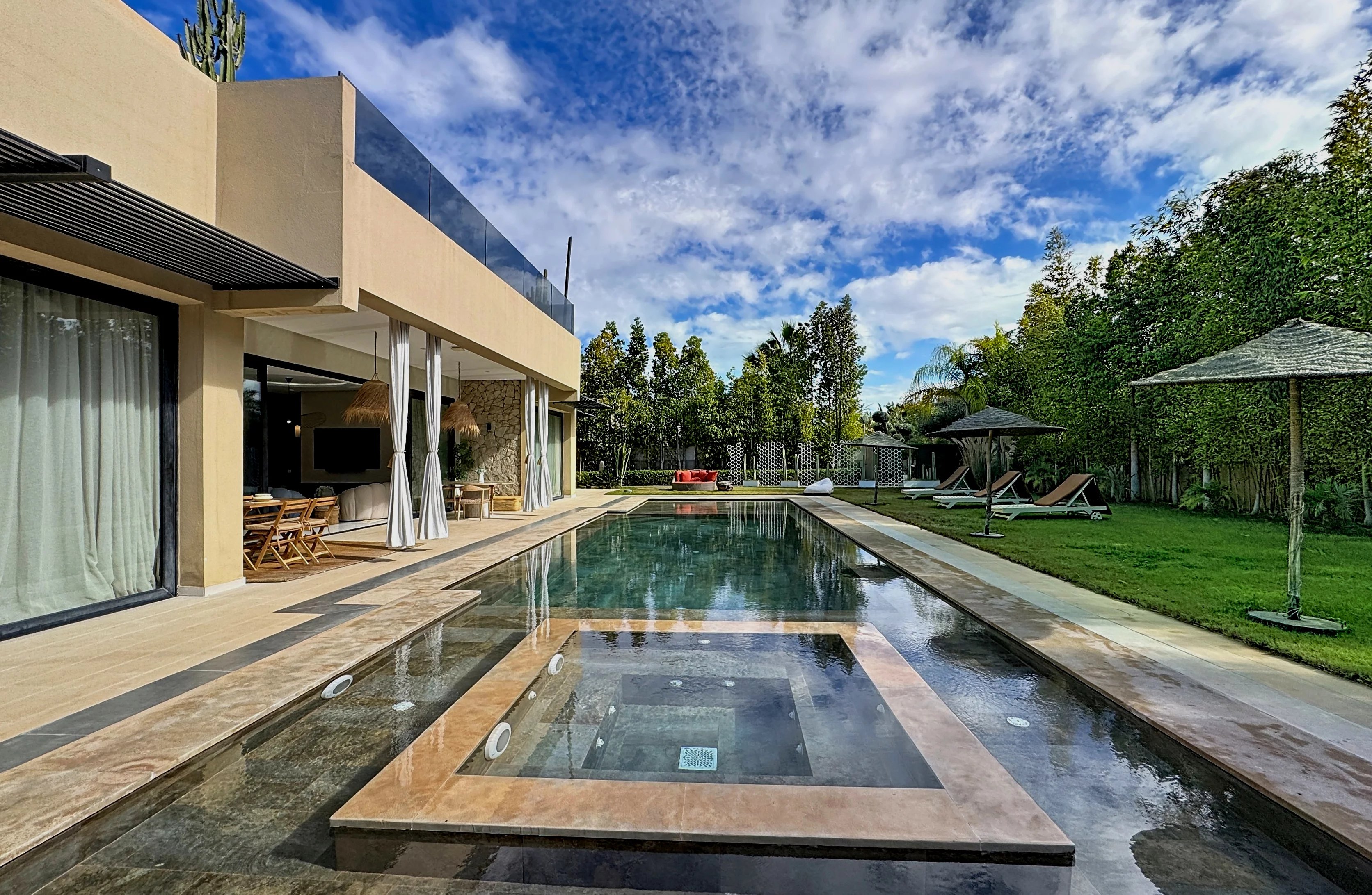 FOR SALE: MODERN VILLA WITH A VIEW OF THE ATLAS – ROUTE DE L’OURIKA