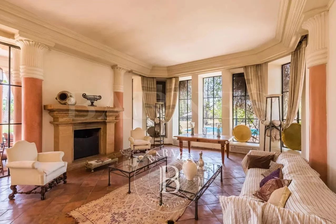 Rare opportunité de pouvoir acquérir une Villa d’Architecte dans la Palmeraie et à quelques minutes de la ville!