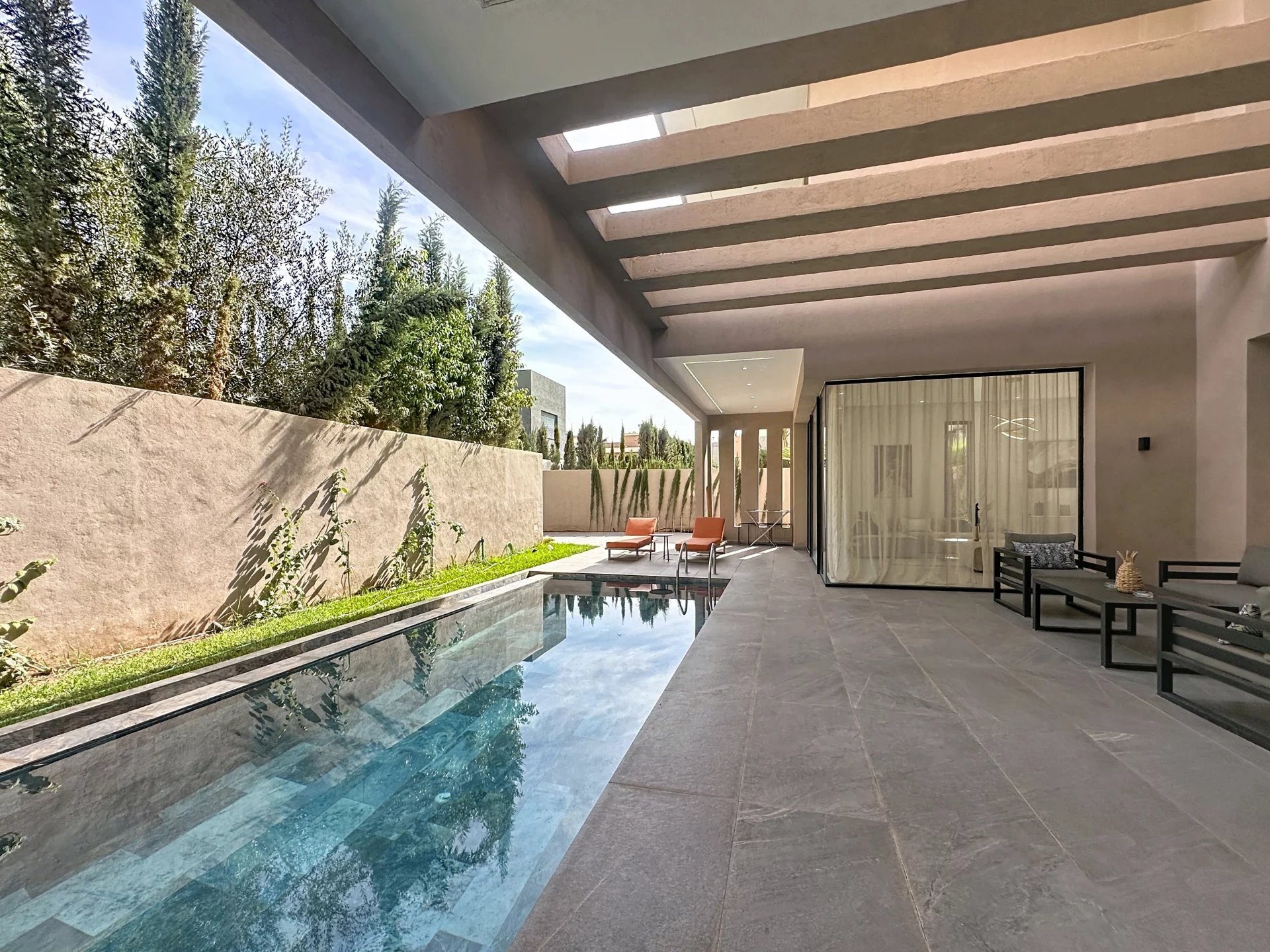 À VENDRE – VILLA NORIA, SUPERBE VILLA CONTEMPORAINE A MARRAKECH