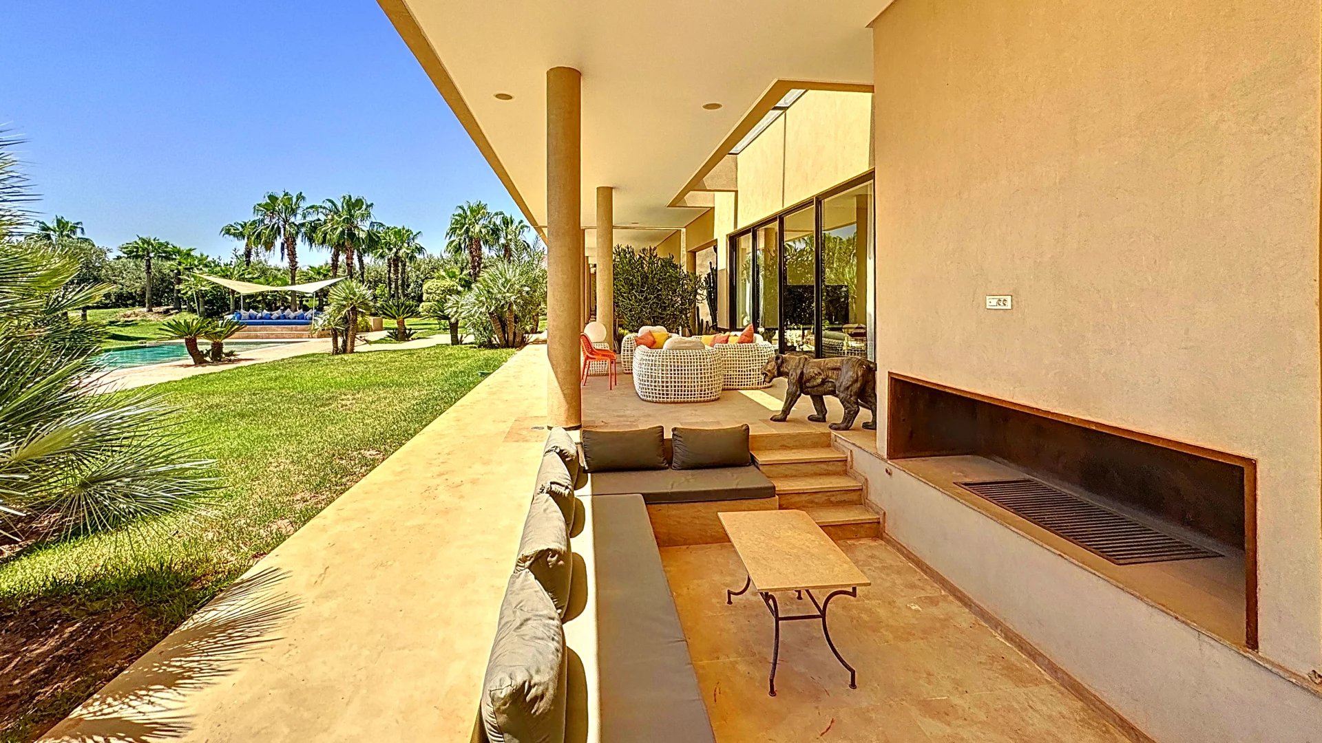 VILLA D’EXCEPTION PLAIN-PIED A MARRAKECH – 1600 M² AVEC VUE PANORAMIQUE SUR L’ATLAS