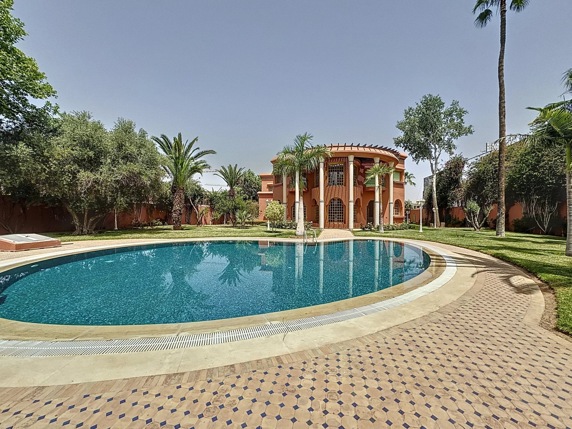 BARNES MARRAKECH vous propose une villa ,Située dans le quartier résidentiel et très recherché d’Agdal
