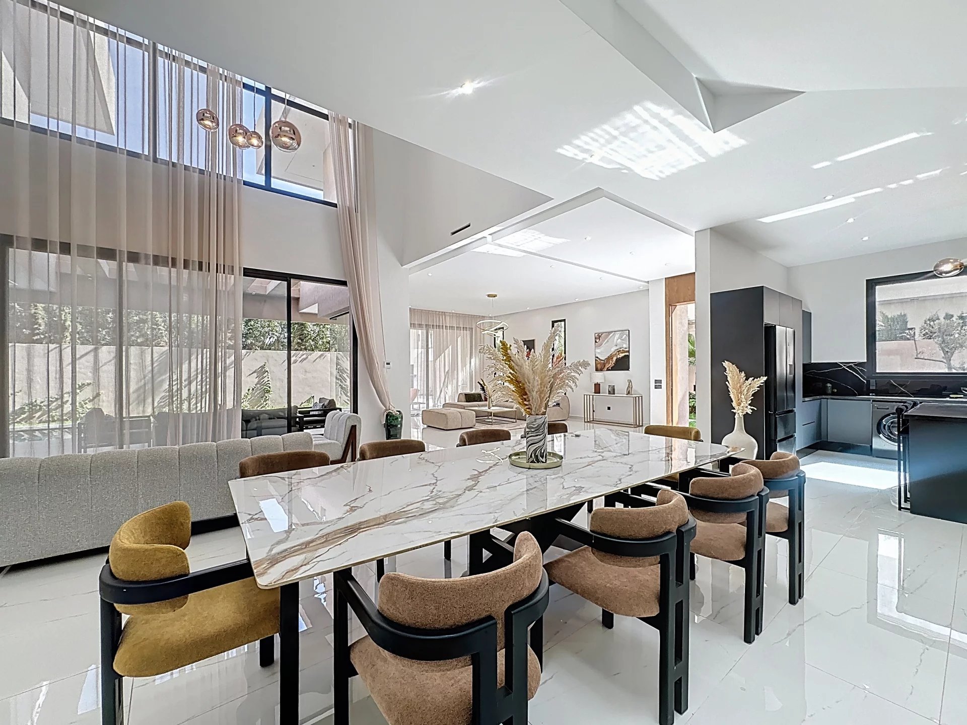 À VENDRE – SUPERBE VILLA CONTEMPORAINE A NORIA, MARRAKECH